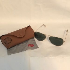 Ray-ban Aviator Sunglasses with Gold Frame